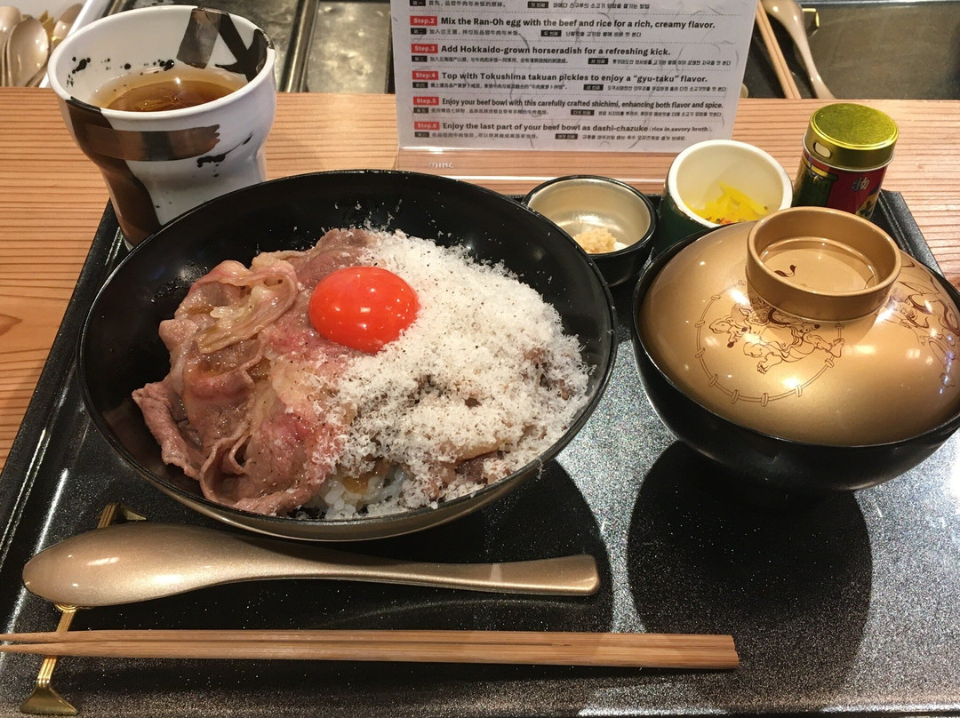和牛専門 牛めし 前田優