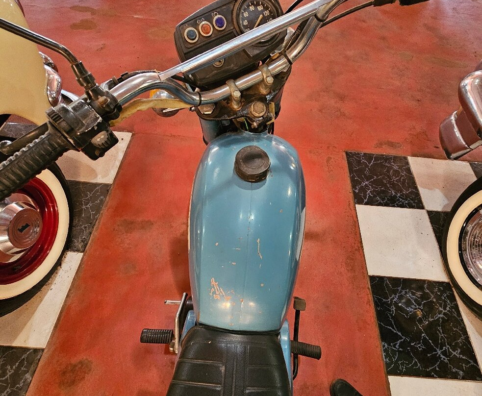 Museu Do Automovel Da Estrada Real-蒂拉登特斯必去景点