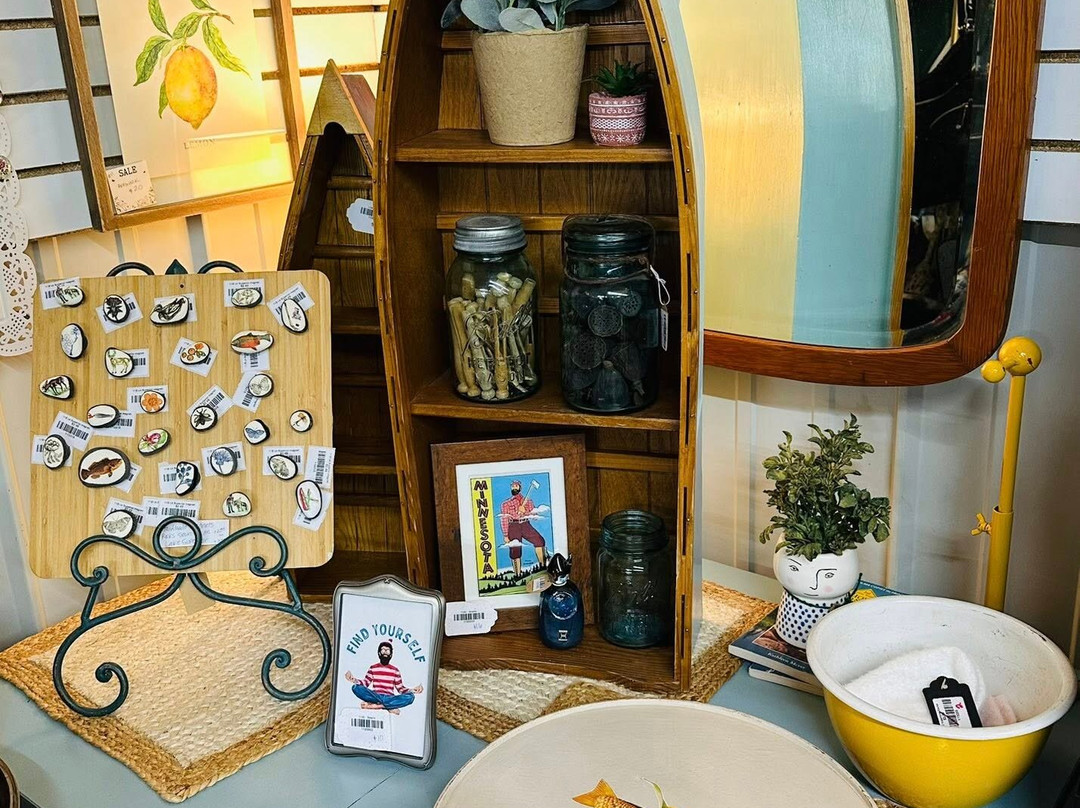 Salvage Sisters, A Repurposed Store-Baxter必去景点