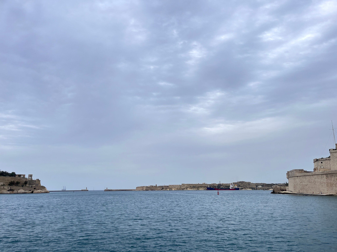 Valletta Ferry Services-斯利马必去景点