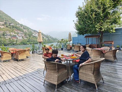 渔夫郊外小屋 - 面湖酒店 - 近奈尼塔尔-旅行者