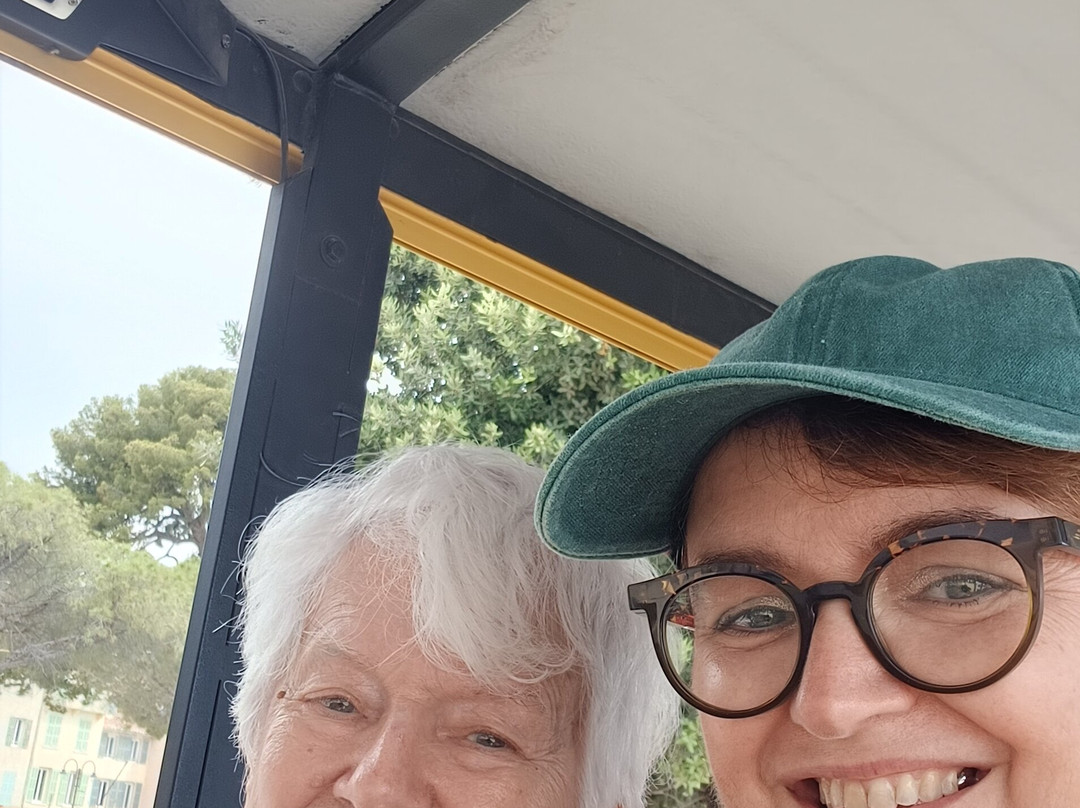 Le petit train touristique de Cassis - by FRANCE Voguette-卡西斯必去景点
