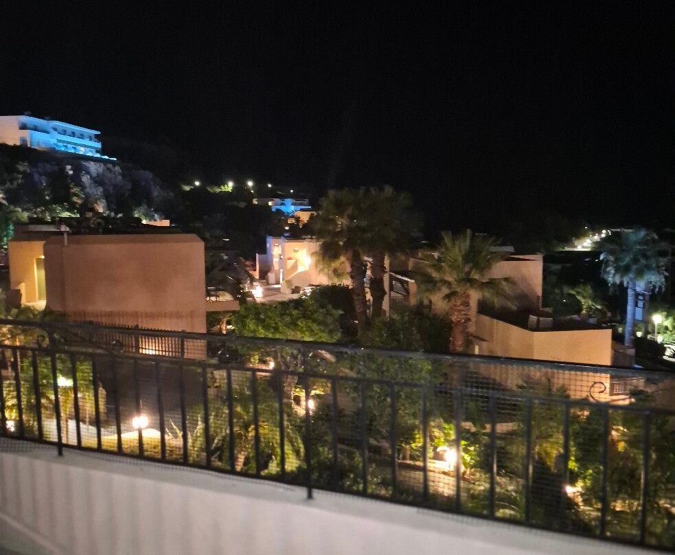 Finas Hotel & Apartments主图
