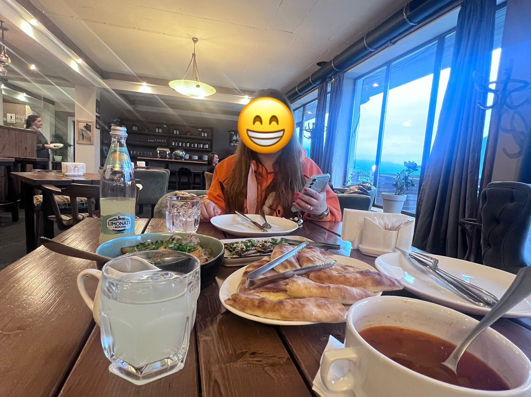 卡兹别吉高山休息室旅馆主图