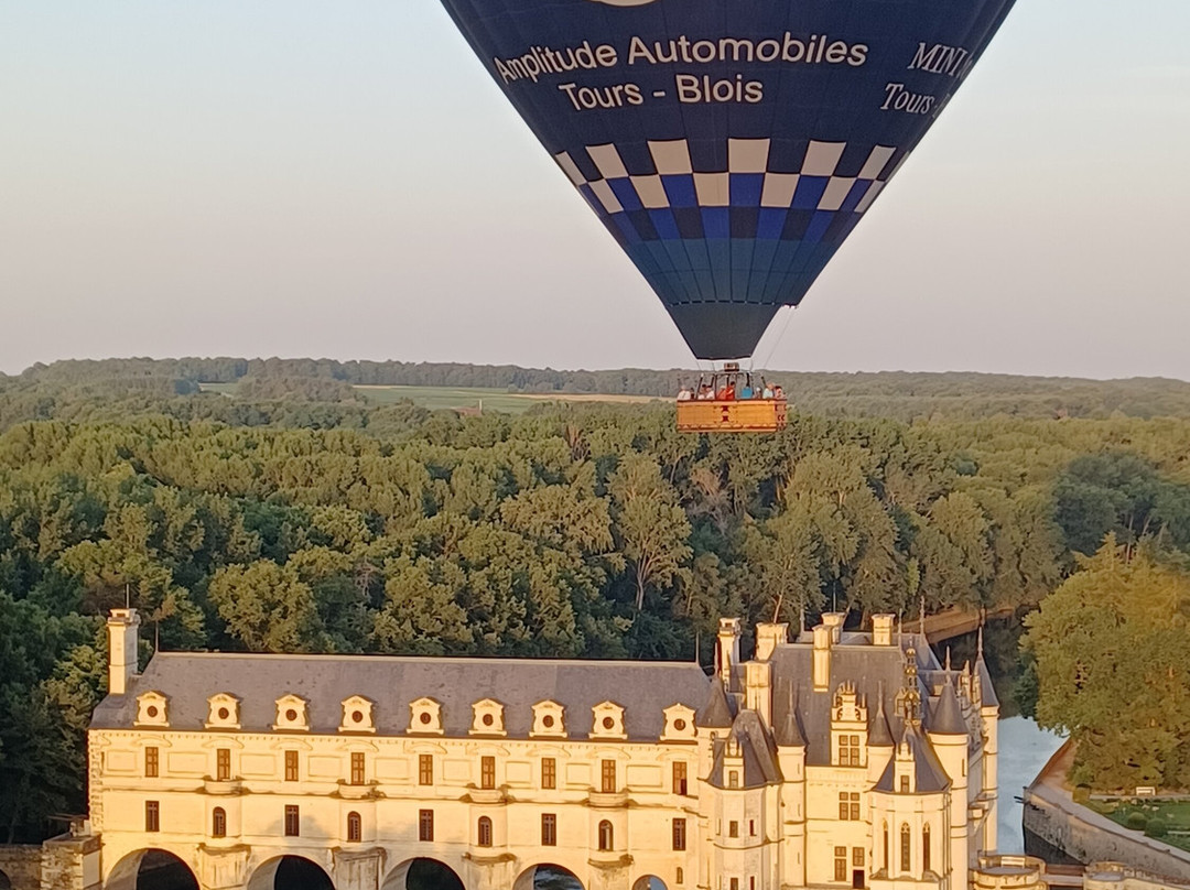 Art Montgolfieres-Saint-Georges-sur-Cher必去景点