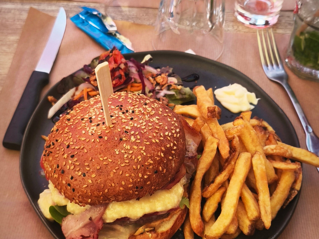 À Les 3
