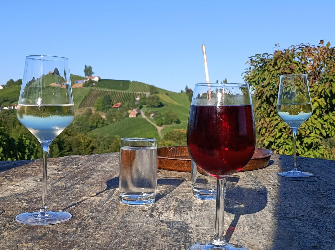 Der Grenztisch-Glanz an der Weinstrasse必去景点
