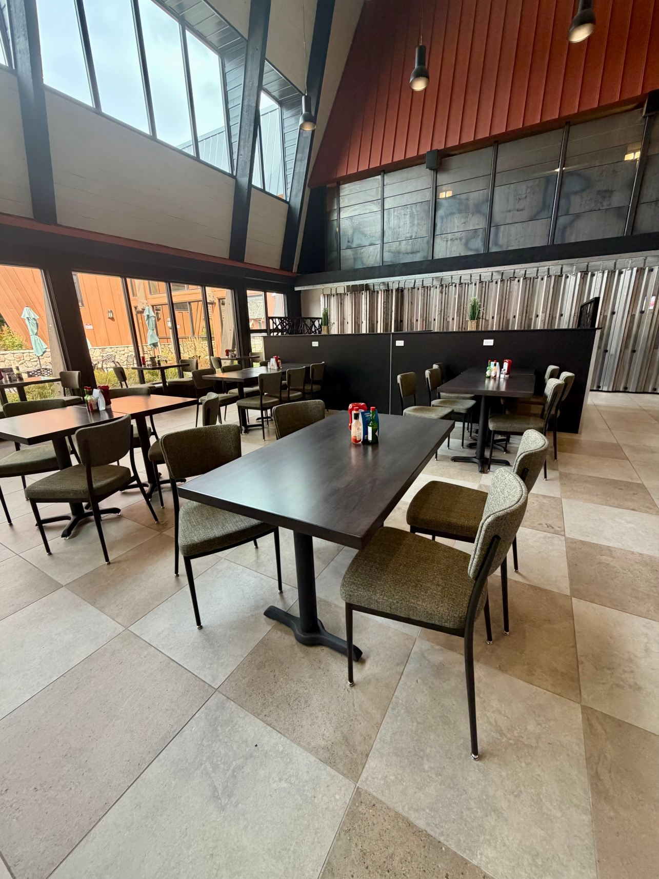 谢里登中心贝斯特韦斯特酒店-旅行者