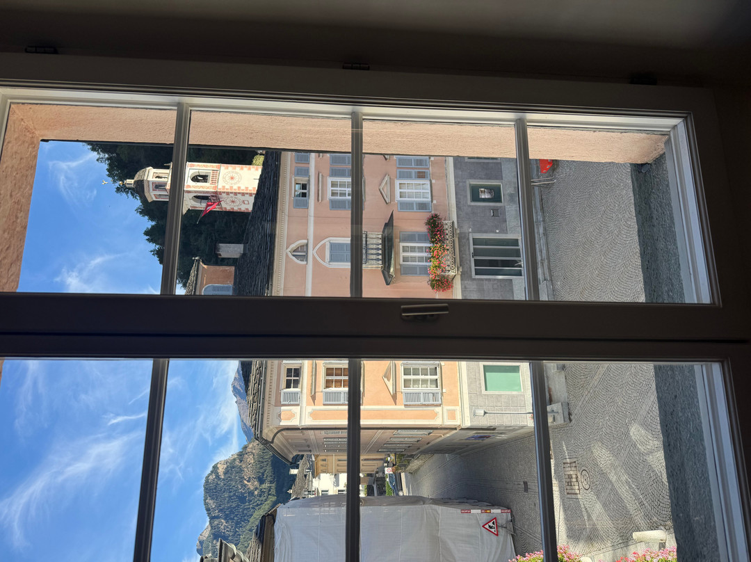 阿布里希酒店主图