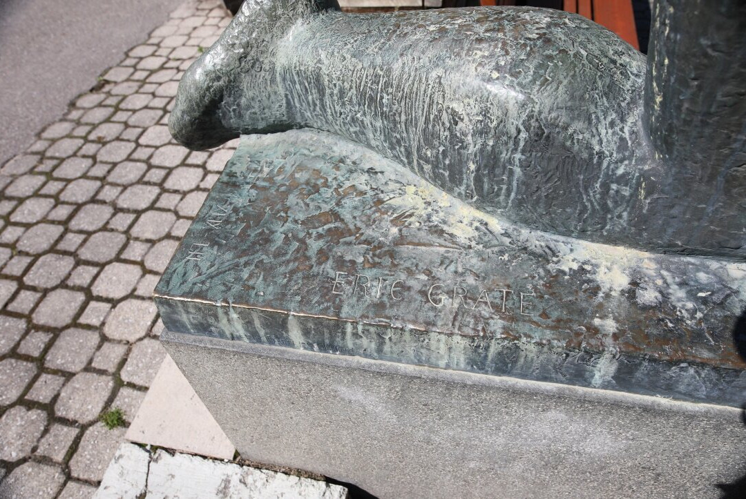 Statue Knelande kvinna (Statue de la Femme agenouillée)-Hudiksvall必去景点