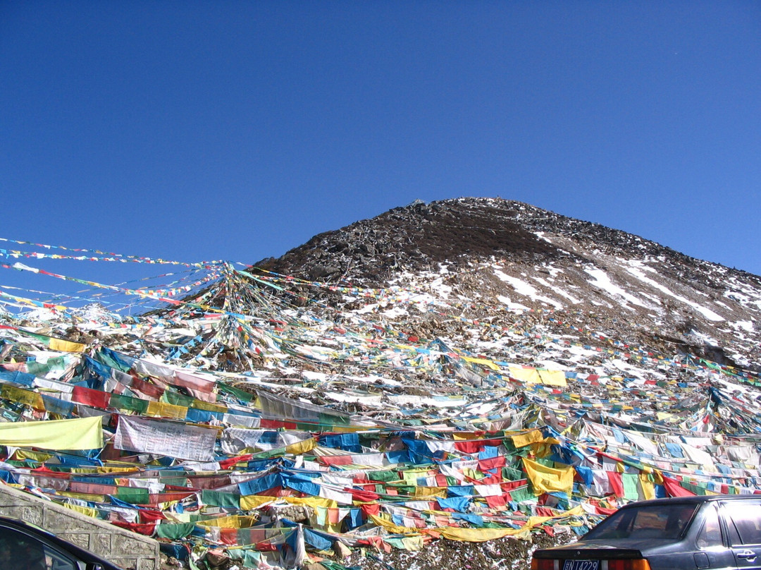 贡布日神山景点图片