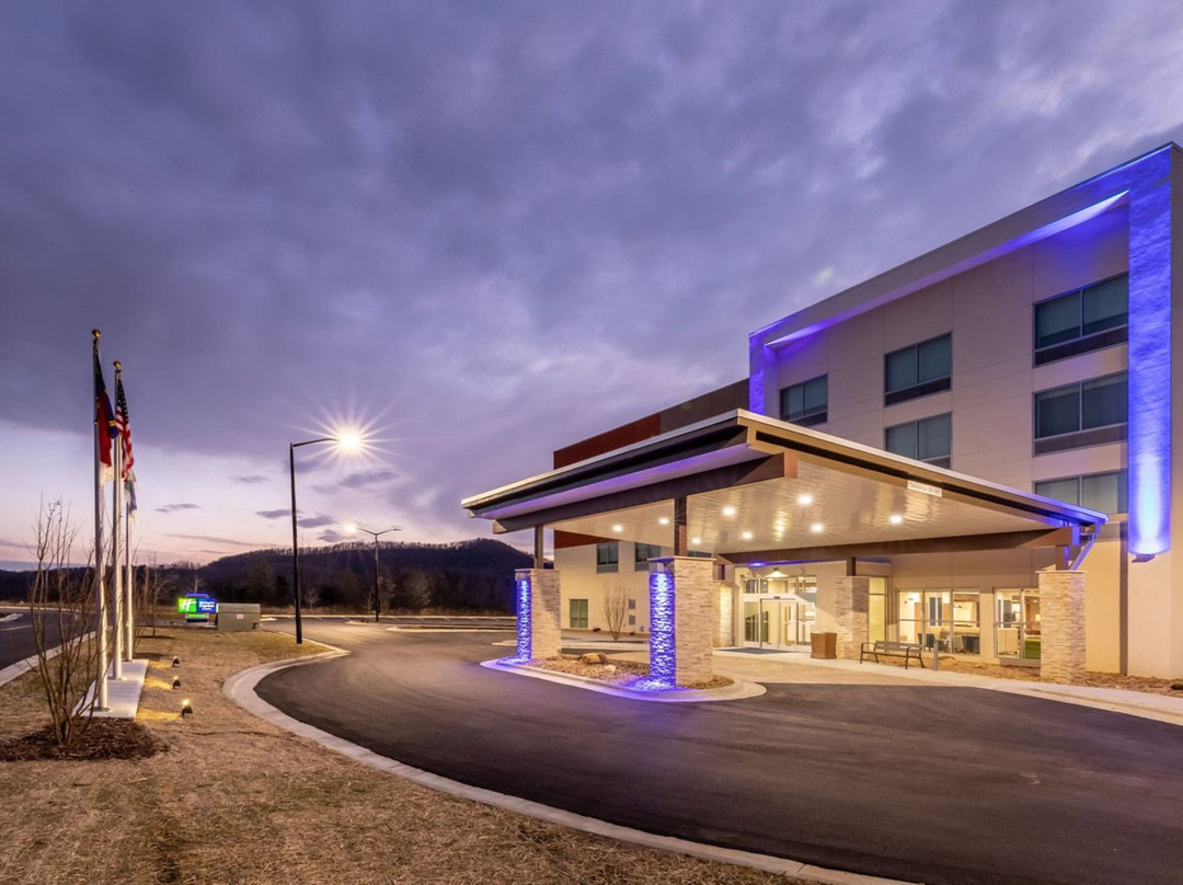 Holiday Inn Express & Suites Marion By IHG主图