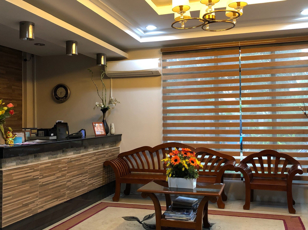 Sea Breeze Hotel主图