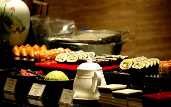 城市名人酒店喝彩西餐厅主图