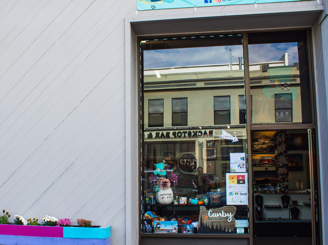 Art-o-maddic Art Gallery And Gifts