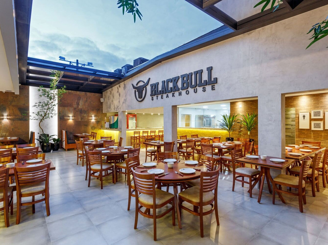 Blackbull Steakhouse ( Av Cerro Azul )