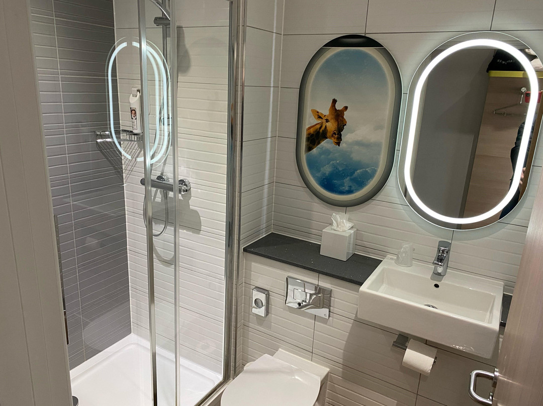 宜必思尚品伦敦希思罗机场酒店主图