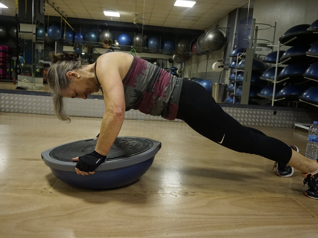 Gimnasio Atenas-马贝拉必去景点