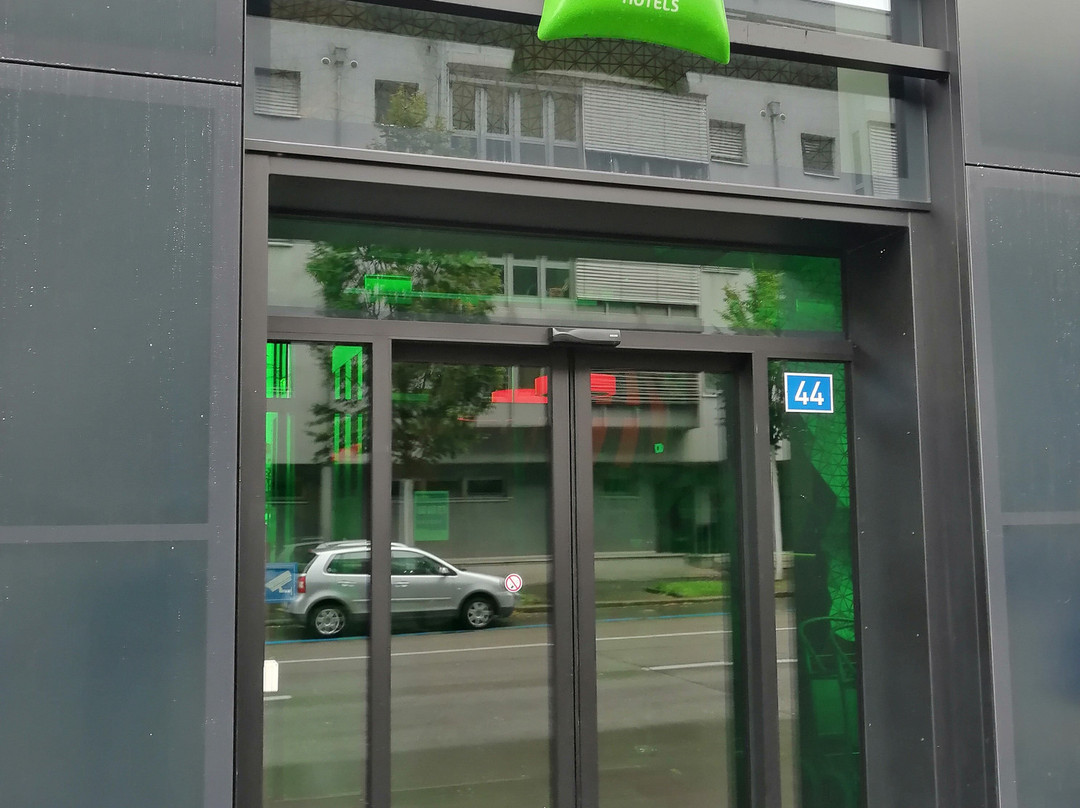 宜必思巴塞尔班霍夫酒店主图