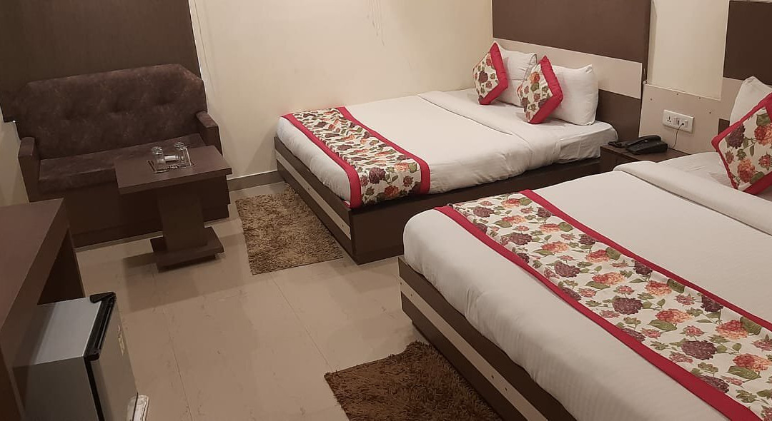 Hotel Kelvish Plaza主图