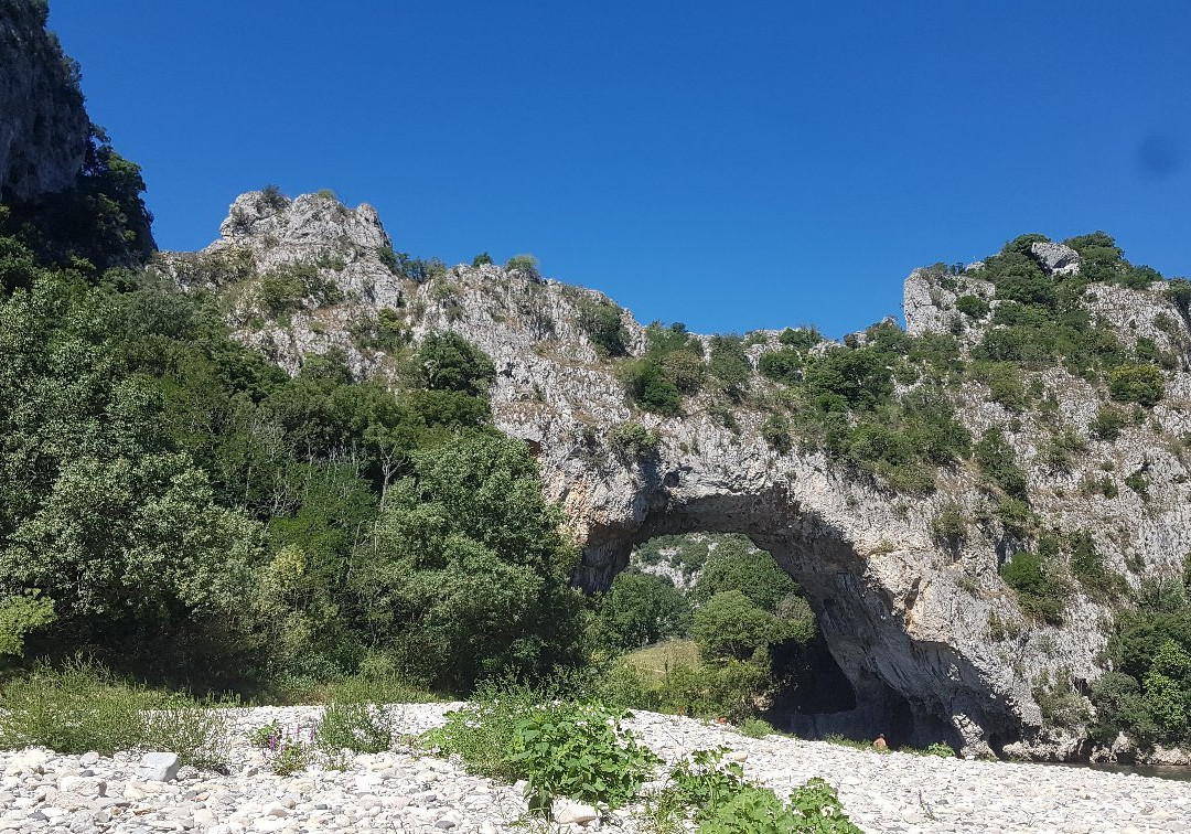 Aventure Canoës-萨拉瓦必去景点