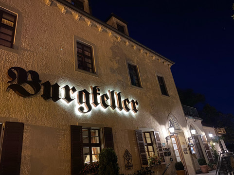 罗曼蒂克博格凯勒克思特灵酒店主图