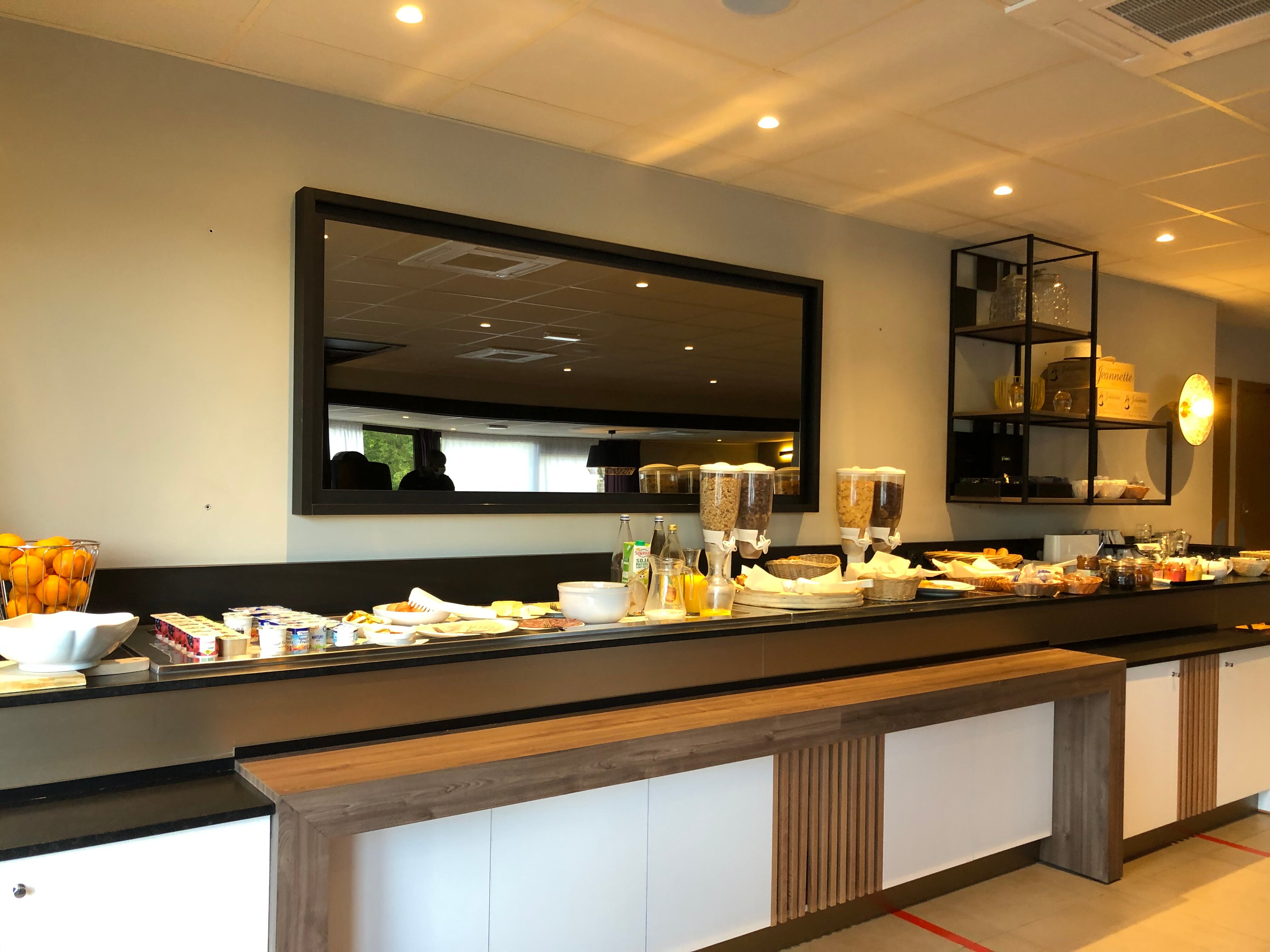 Brit Hotel Caen Nord - Mémorial-餐饮