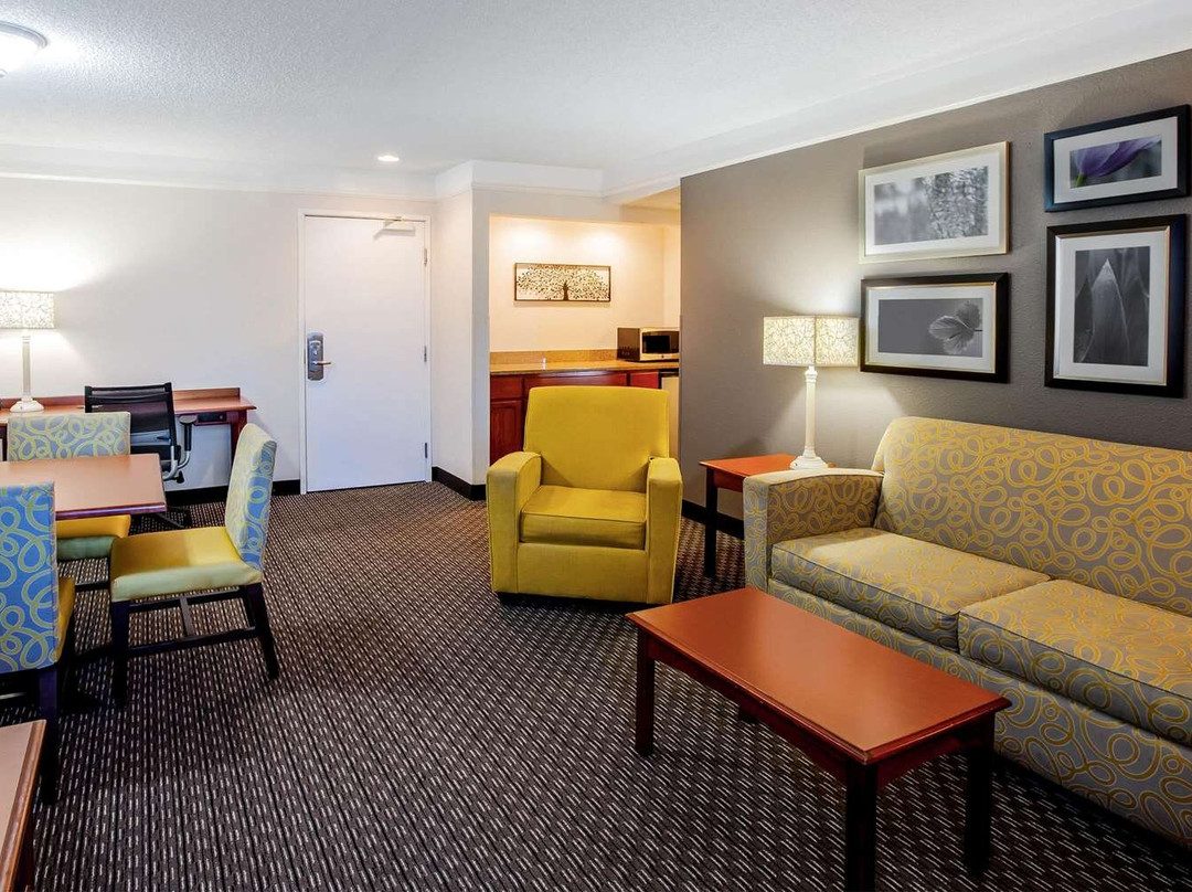 La Quinta Inn & Suites by Wyndham Houston Baytown East主图