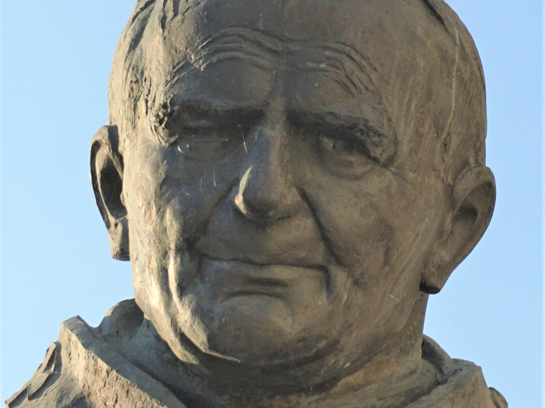 Statue of John Paul II-Nitra必去景点