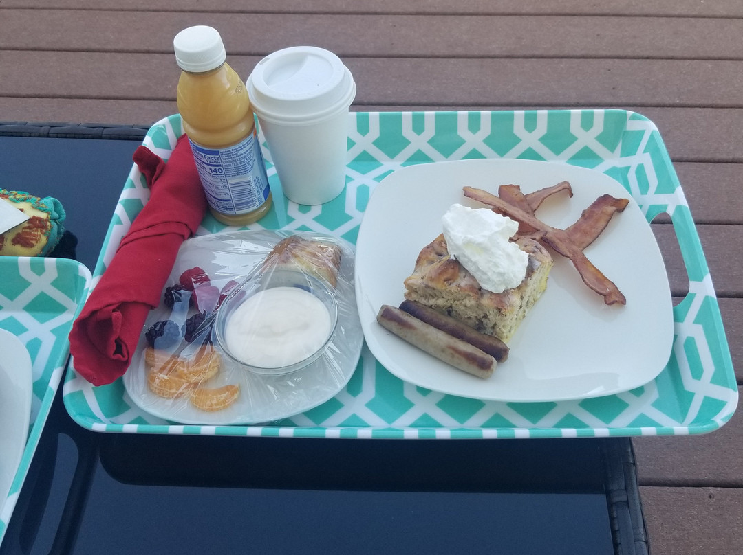 Lions Gate Manor主图