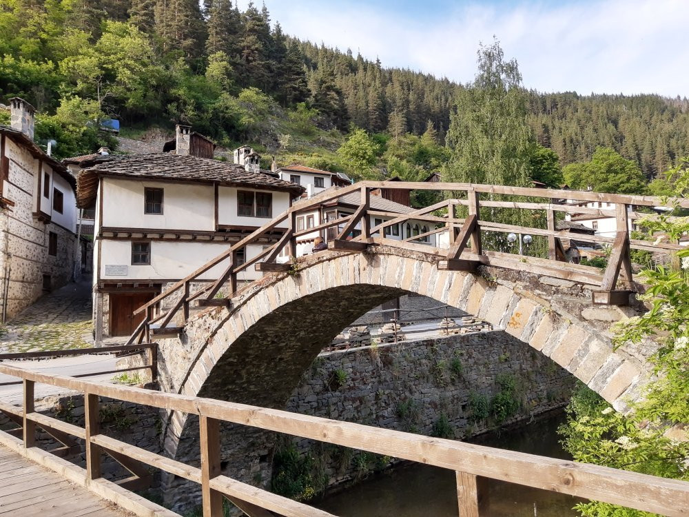 authentic Rhodopean architecture-Shiroka Laka必去景点
