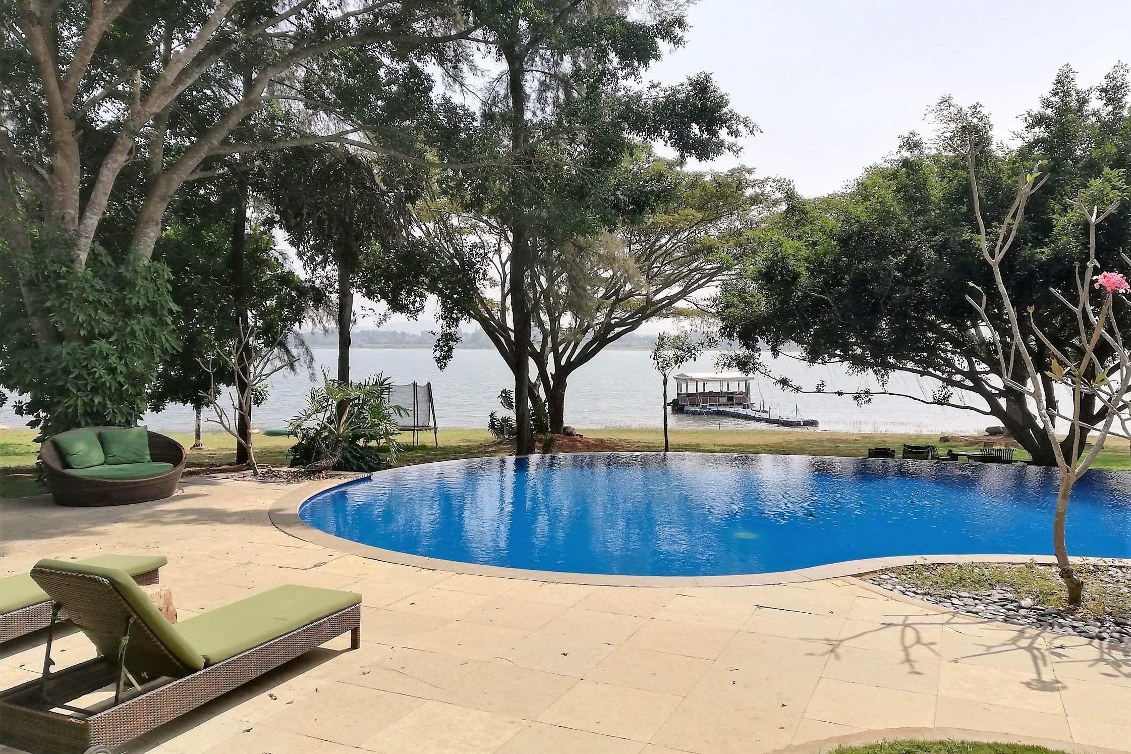 Waterwoods Lodge Kabini-泳池