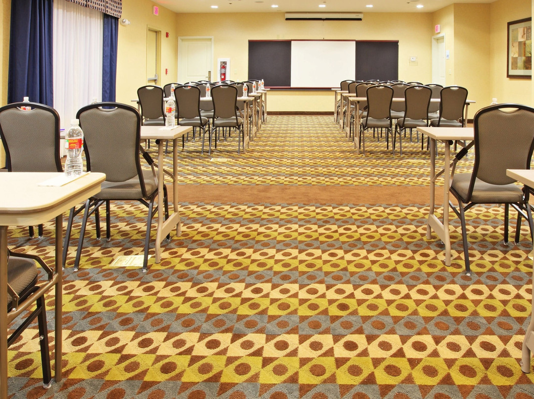 Holiday Inn Express & Suites Searcy by IHG主图