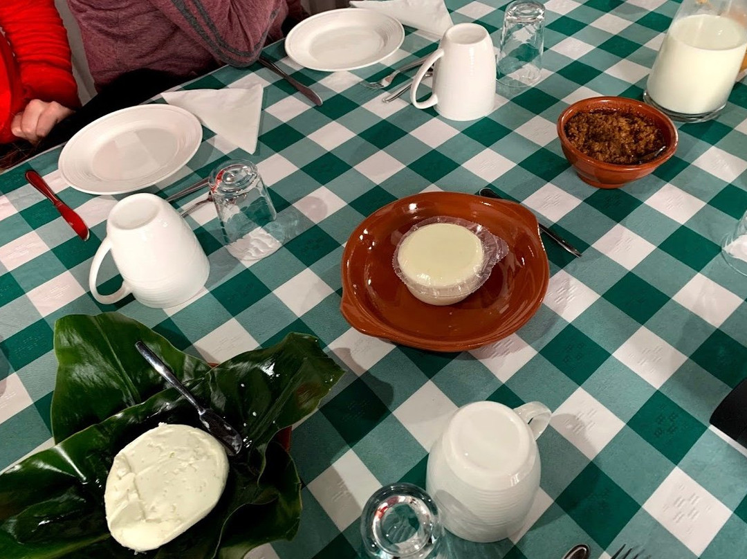 Typical Breakfast with Goats-Rabo de Peixe必去景点