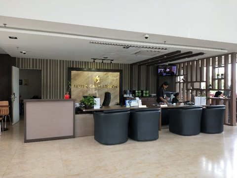 拜伦大酒店主图