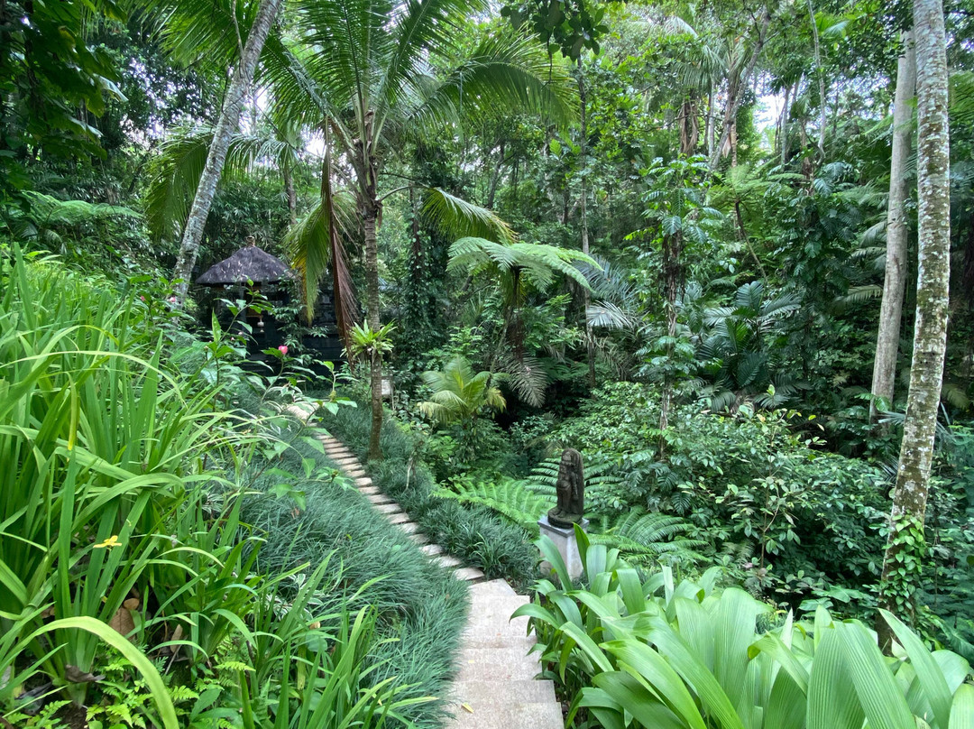 Uma Giri by GenuineHost主图