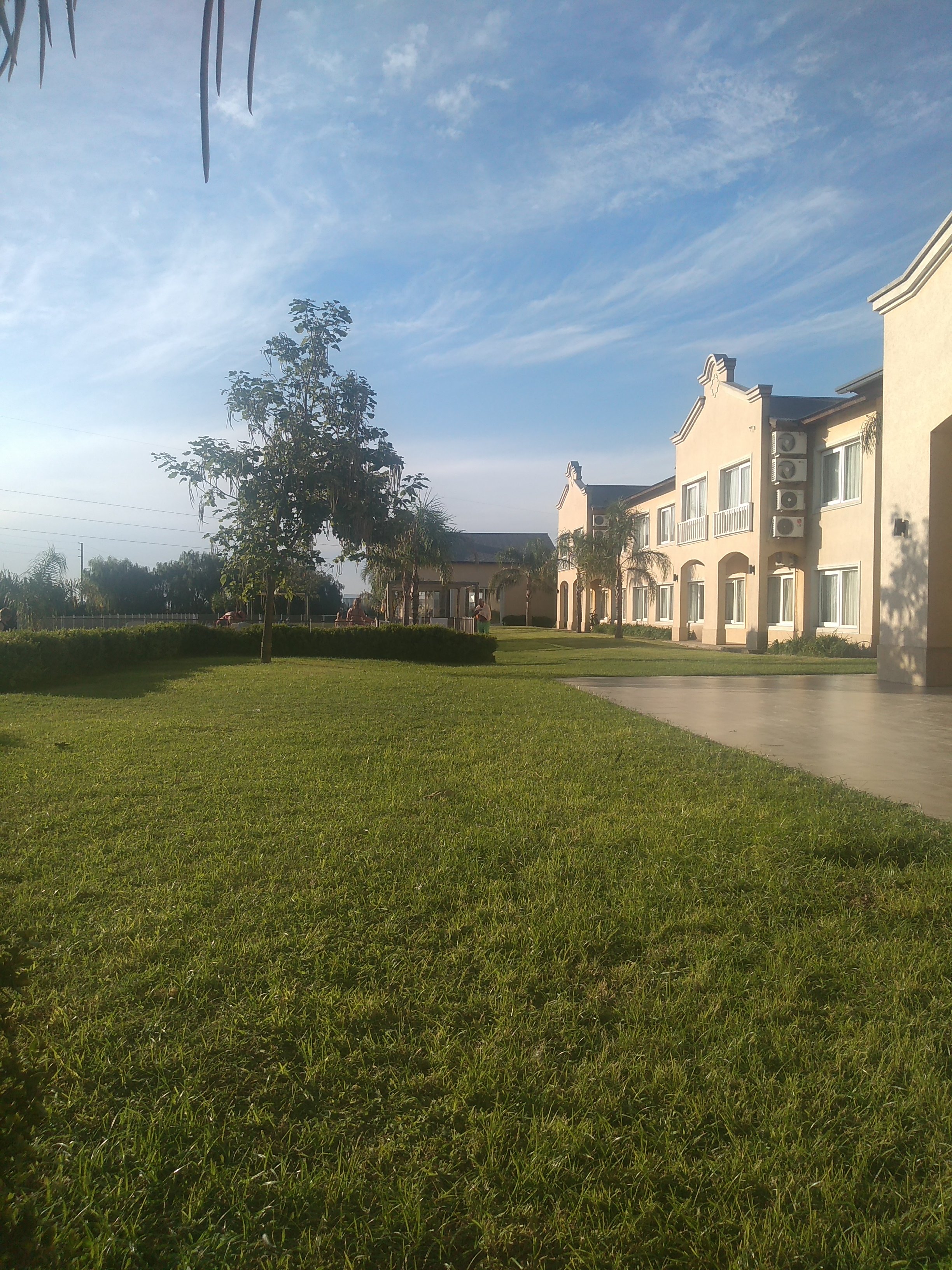 Howard Johnson Trenque Lauquen-portrait