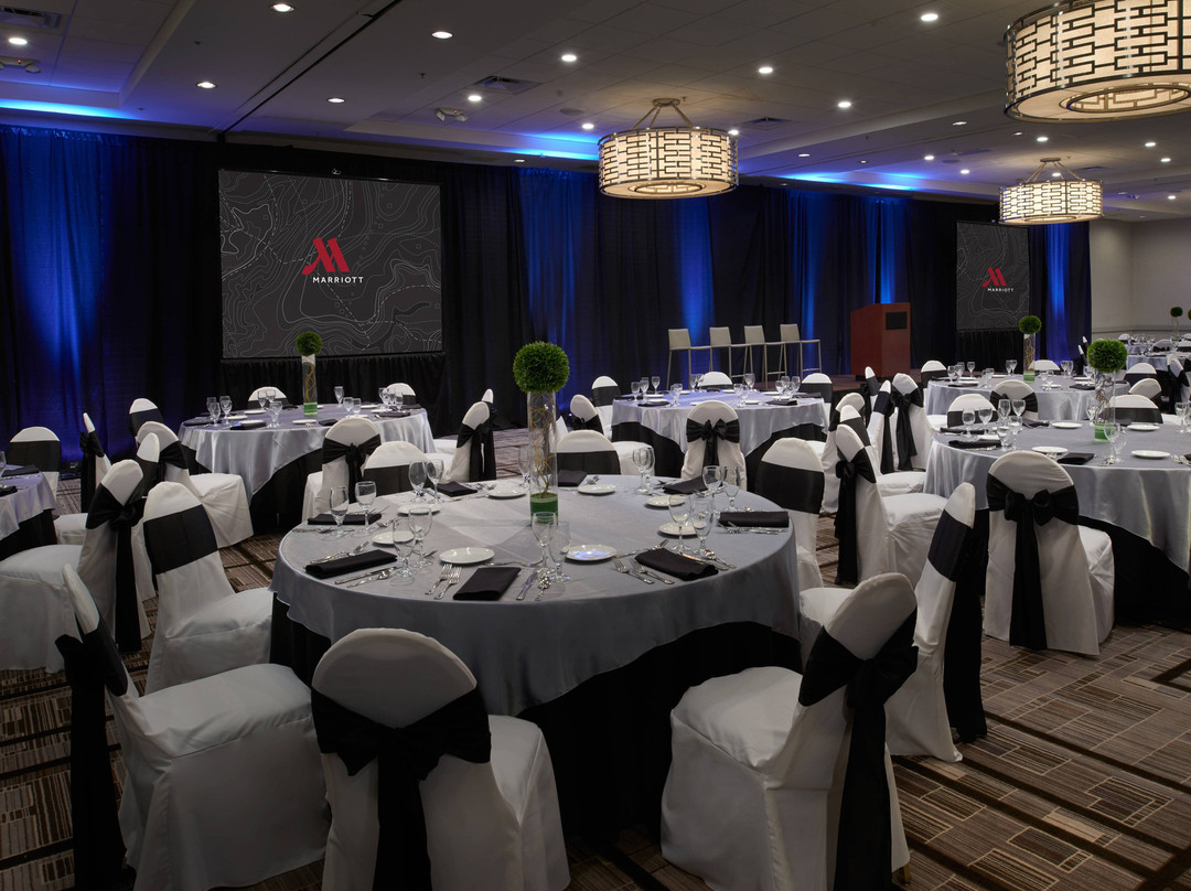 东兰辛大学广场万豪酒店主图