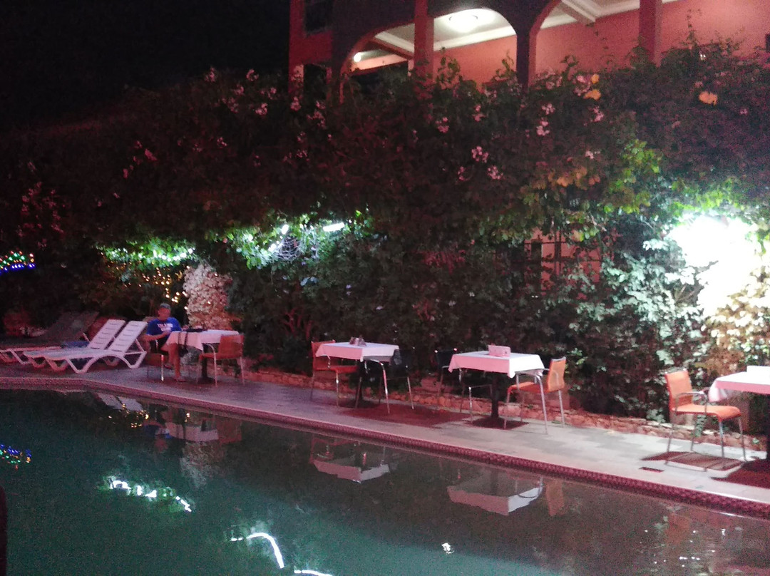 Seaview Gardens Hotel主图