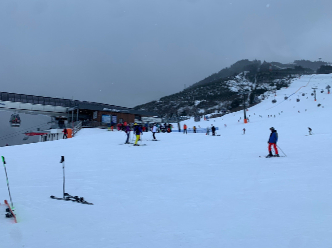 Hartwegers Ski & Snowboard School-卡普润必去景点