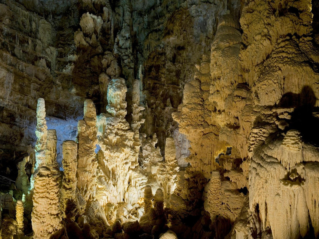 Frasassi caves景点图片