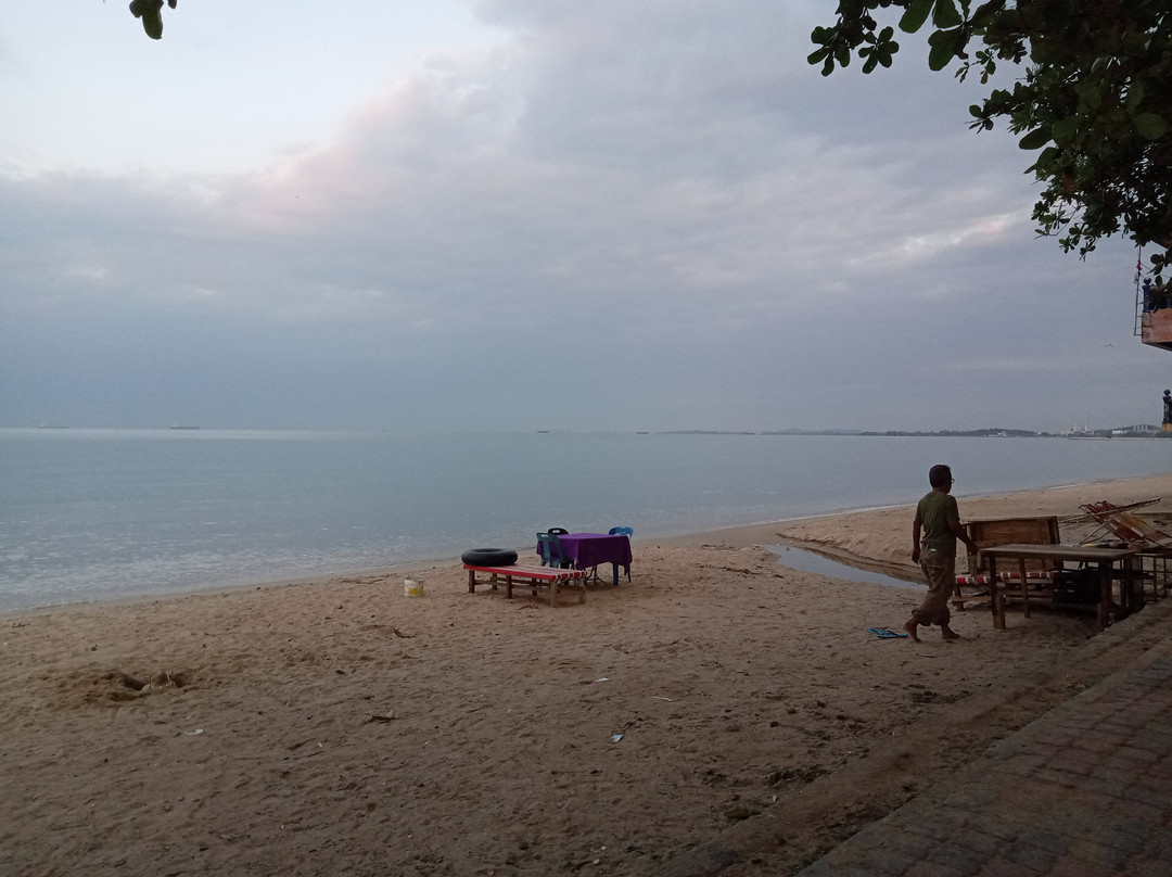 Pengkalan Balak Beach (Pantai Pengkalan Balak)景点图片