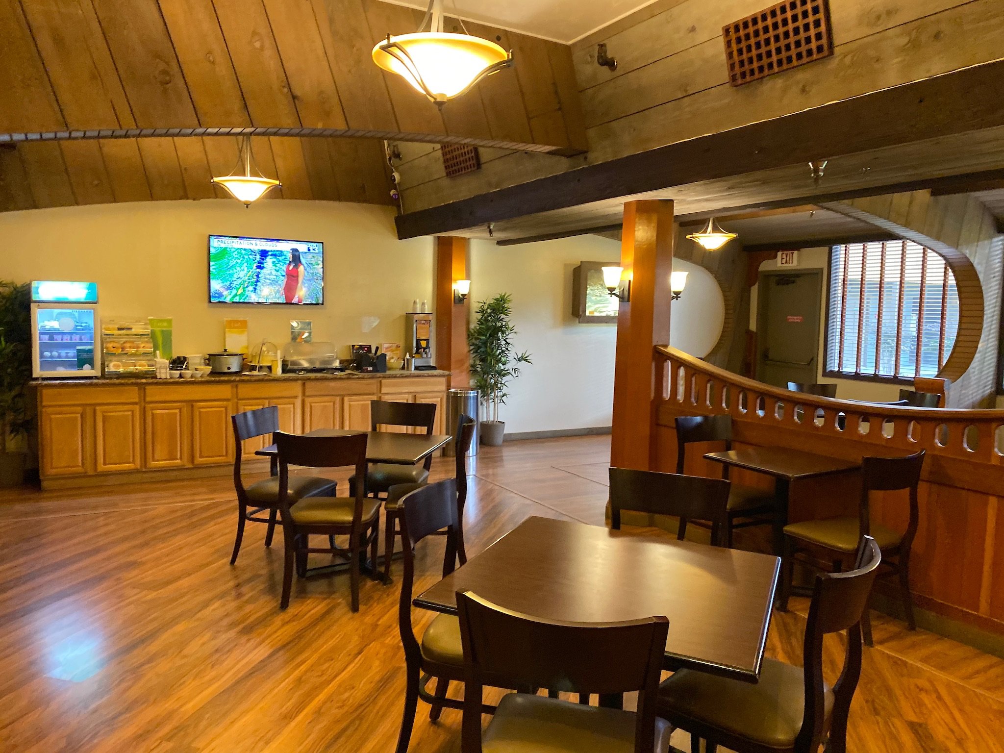 Quality Inn & Suites at Coos Bay-餐饮