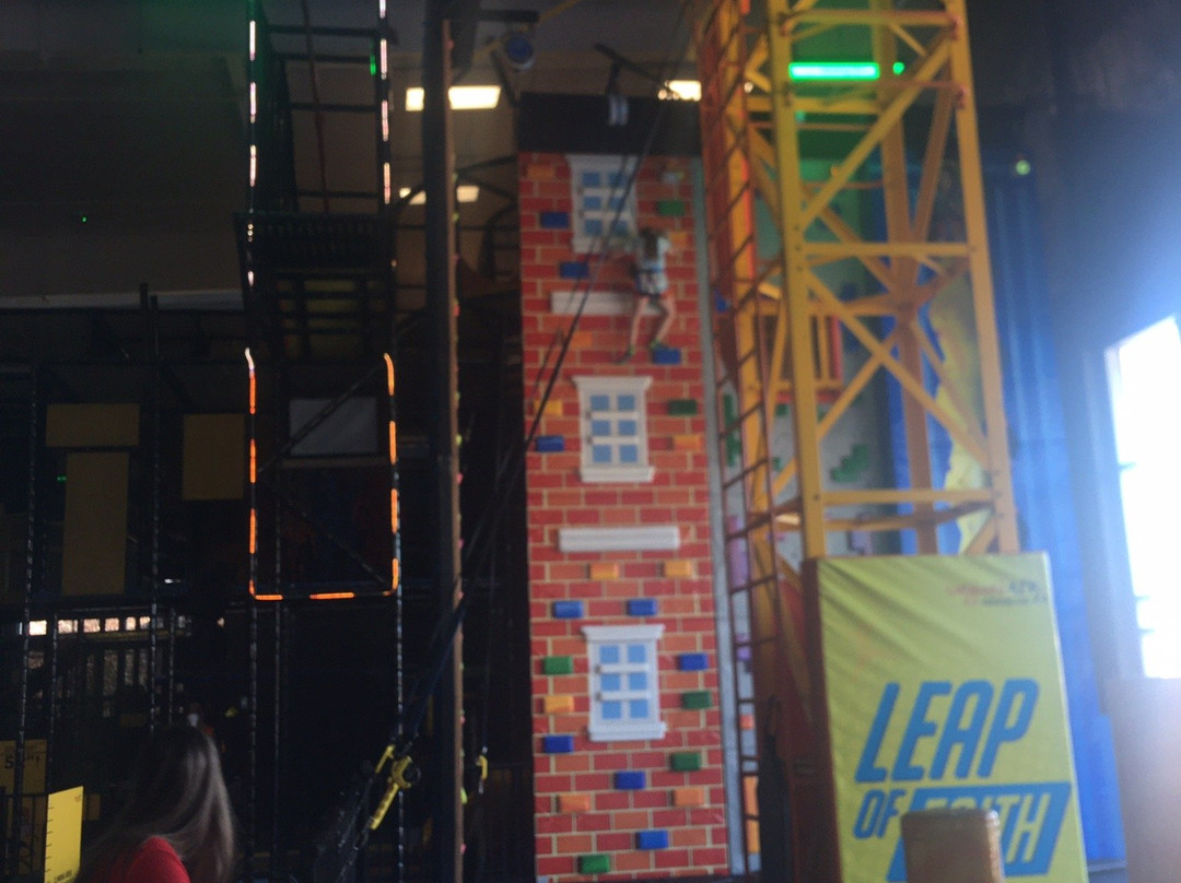 Urban Air Trampoline and Adventure Park-德纳姆斯普林斯必去景点