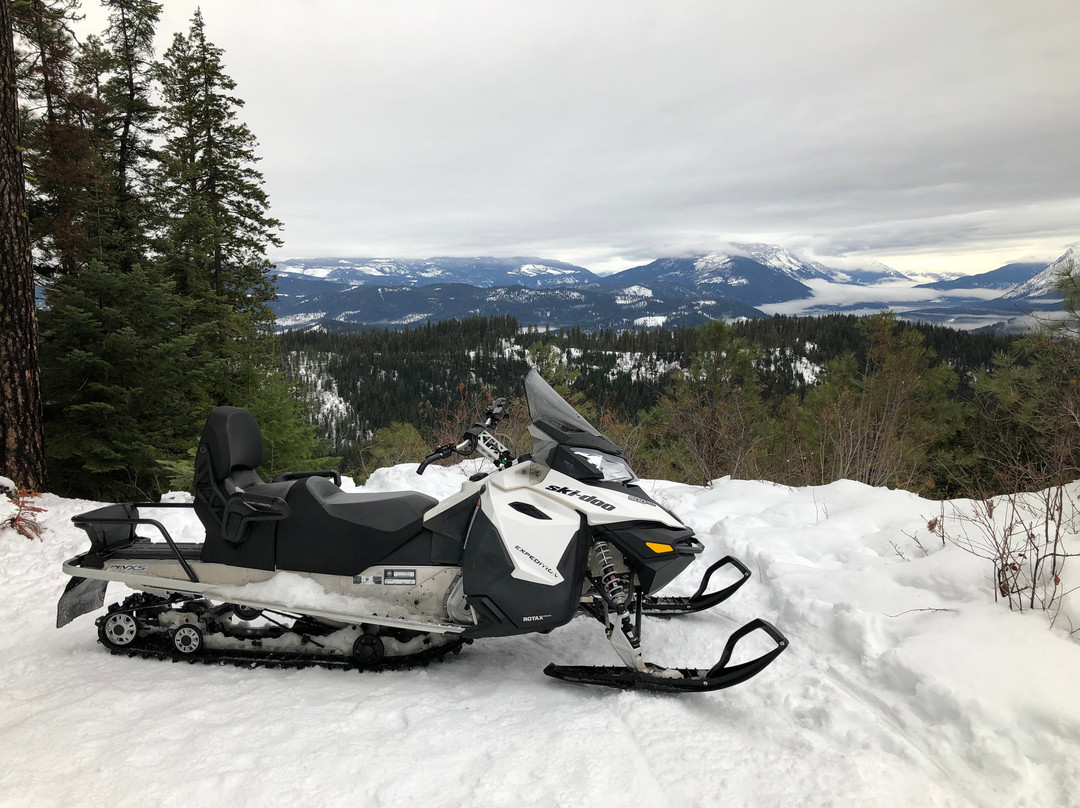 Leavenworth Snowmobile Tours at Mountain Springs Lodge景点图片