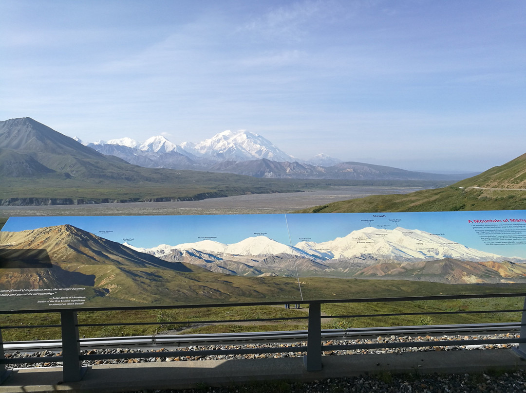 Eielson Visitor Center景点图片