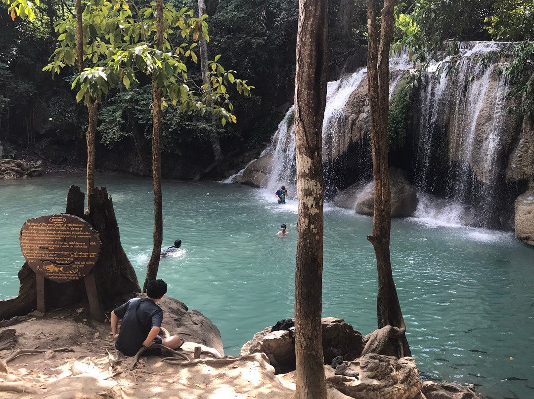 Pha Tad Waterfall景点图片