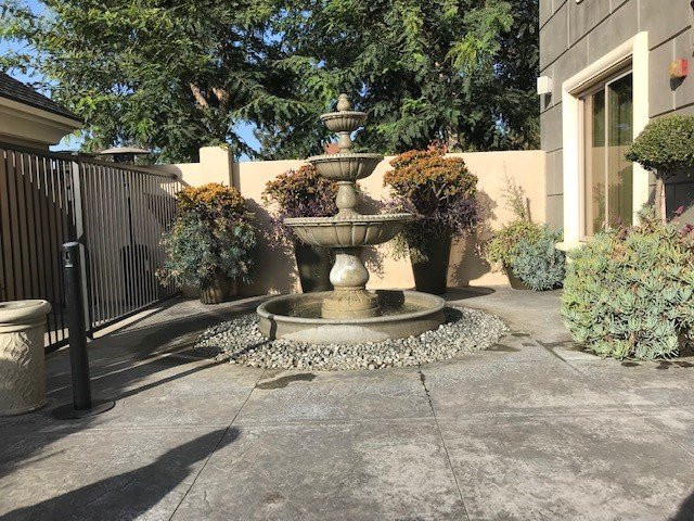 杭亭顿海滩喷泉谷艾雅酒店主图