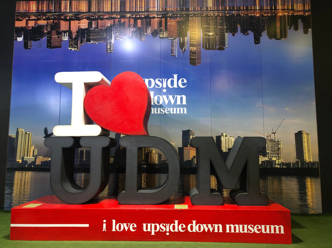 Upside Down Museum-帕塞必去景点