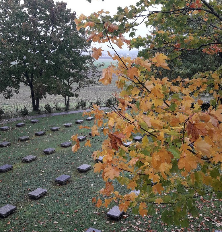 Cimetière Militaire Allemand de Berneuil景点图片